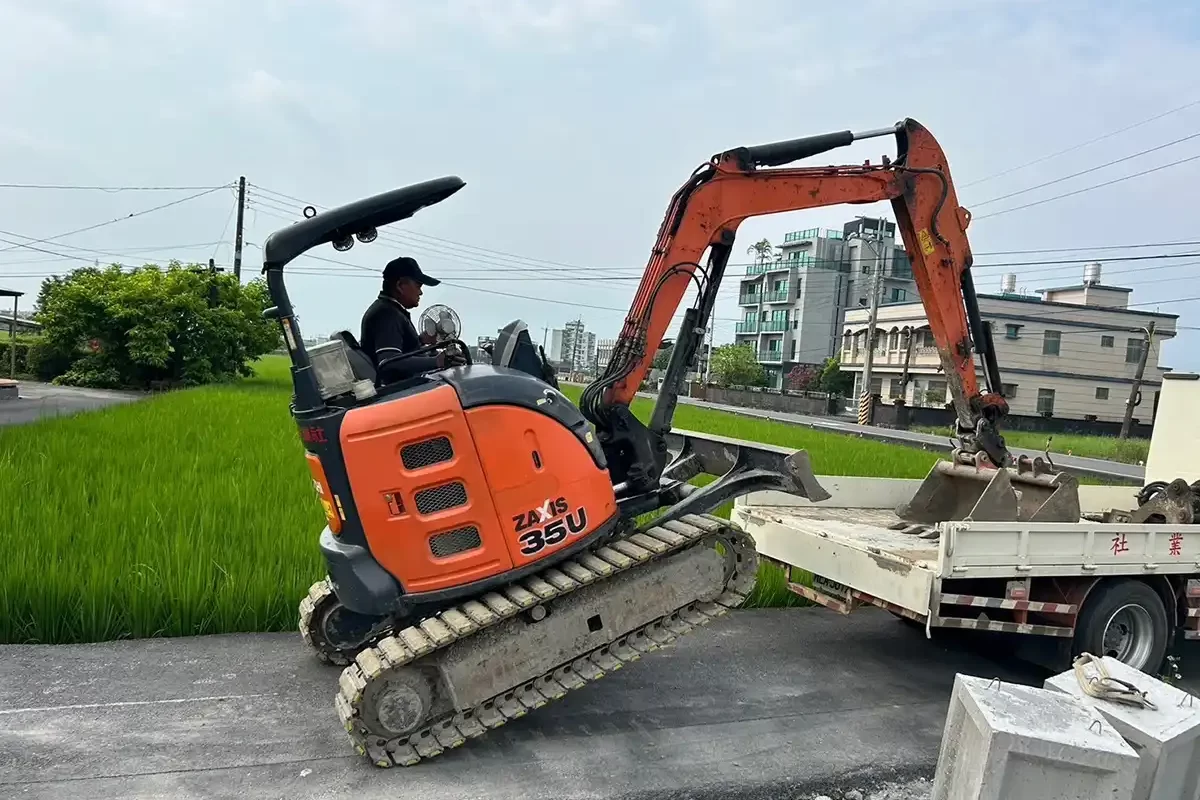 鴻羽工程有限公司-彰化裝潢裝修工程-彰化水電-台中防水抓漏-拆除打石工程_施工花絮_08